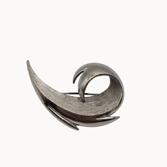 VTG Brooch Fairycore Cottage Fall Harvest Brushed SilverTone Point Curl Leaf Pin - Picture 1 of 8